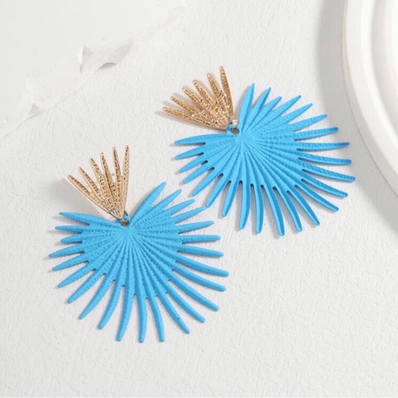 Zara “Radiance” Baby Blue Heart Crown Sunburst Beam Ray Regal Royal Gold Earring - Picture 11 of 14